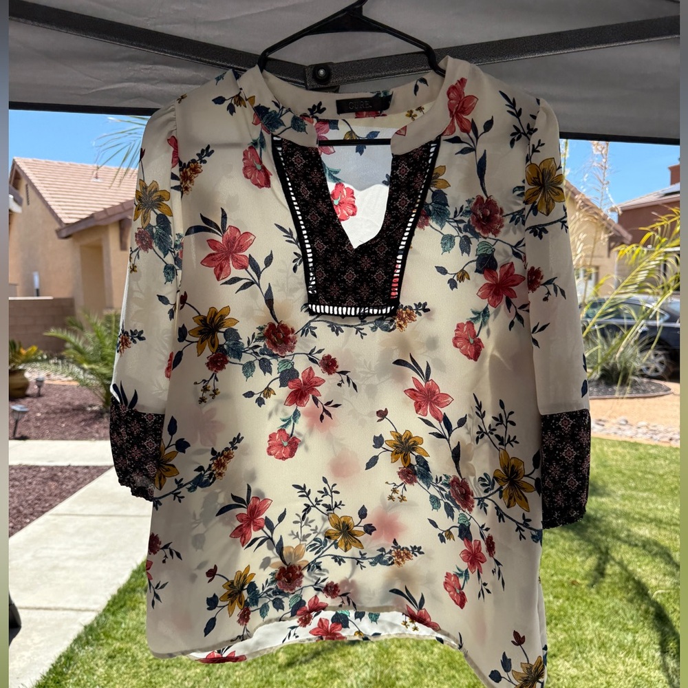 Elegant Floral Women's Blouse with Black Accents